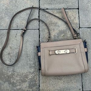 Coach Olive Green Swagger Wristlet Crossbody Bag Color-block Pebbled Leather